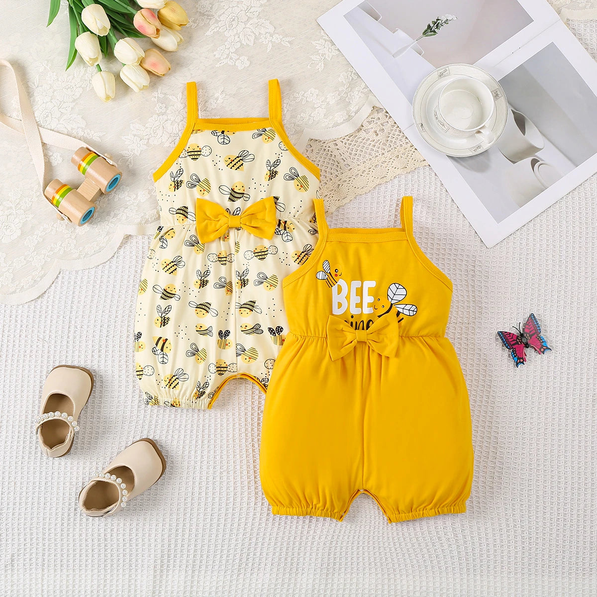 Two piece set of baby girl baby casual cute little bee print with bow decoration suspender jumpsuit shorts combination