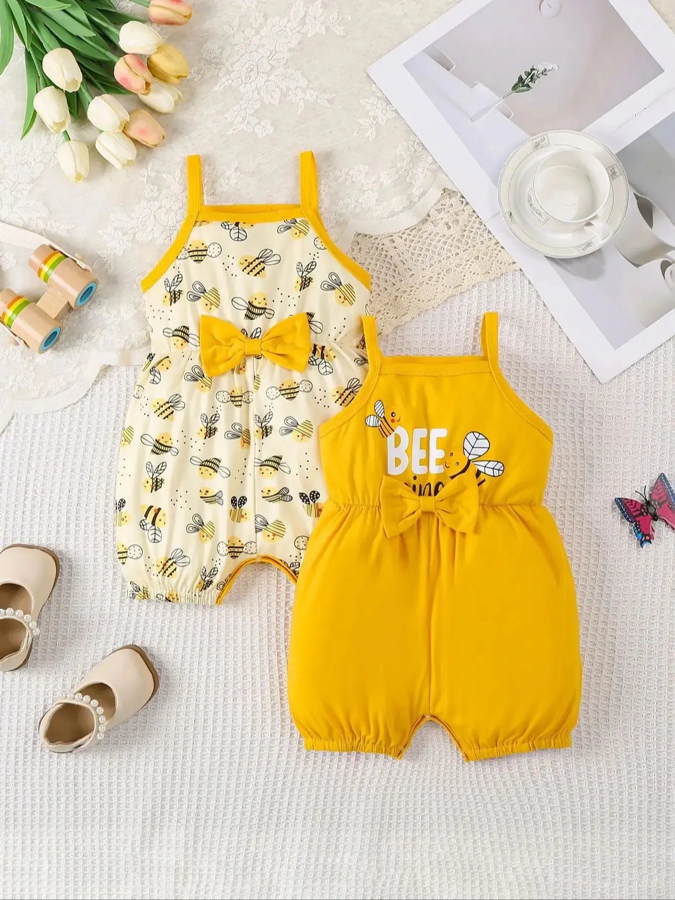 Two piece set of baby girl baby casual cute little bee print with bow decoration suspender jumpsuit shorts combination