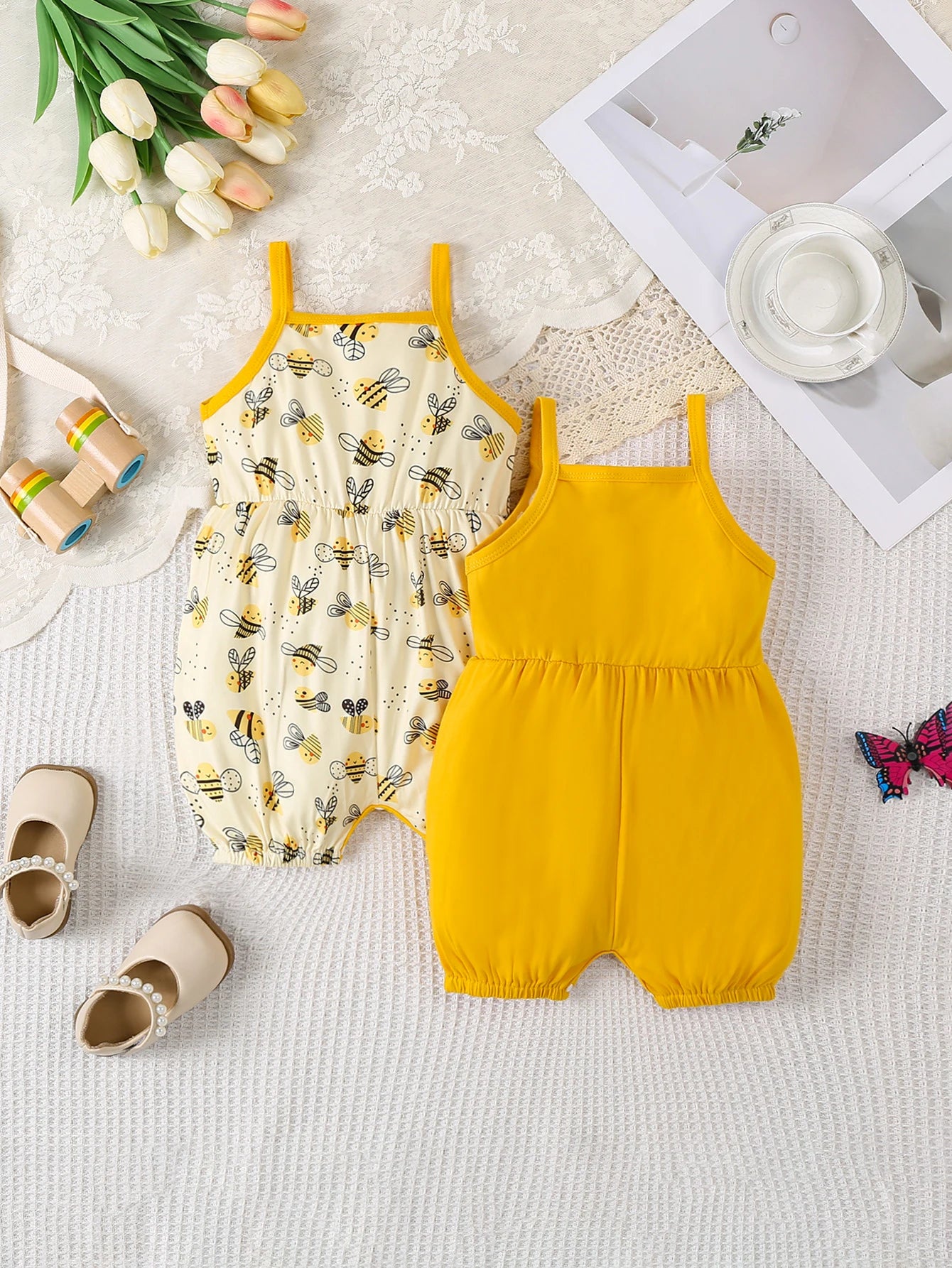 Two piece set of baby girl baby casual cute little bee print with bow decoration suspender jumpsuit shorts combination